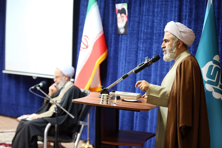 تصاویر/ هم اندیشی اساتید و طلاب با آیت الله اعرافی