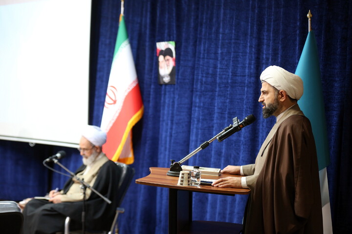 تصاویر/ هم اندیشی اساتید و طلاب با آیت الله اعرافی