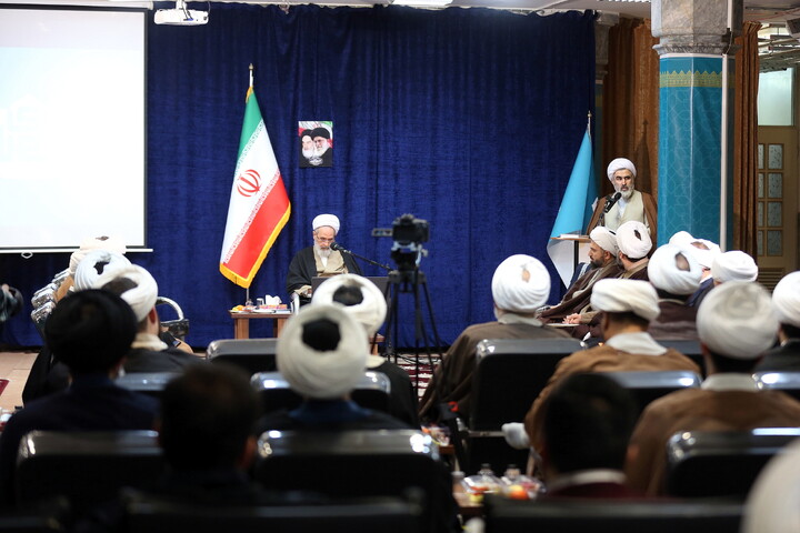 تصاویر/ هم اندیشی اساتید و طلاب با آیت الله اعرافی