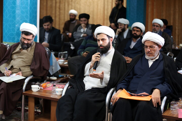 تصاویر/ هم اندیشی اساتید و طلاب با آیت الله اعرافی