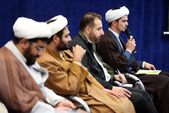 تصاویر/ هم اندیشی اساتید و طلاب با آیت الله اعرافی