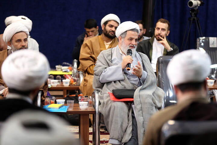 تصاویر/ هم اندیشی اساتید و طلاب با آیت الله اعرافی