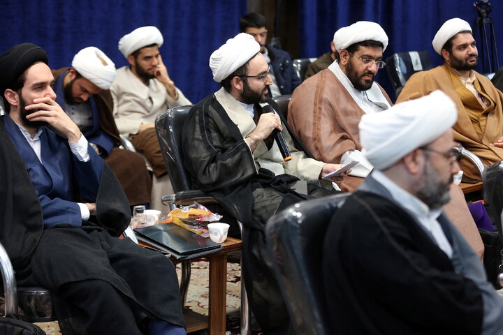 تصاویر/ هم اندیشی اساتید و طلاب با آیت الله اعرافی