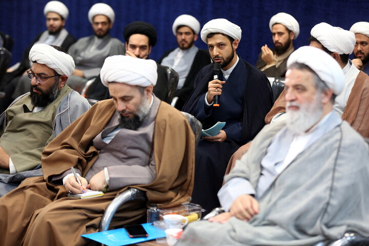 تصاویر/ هم اندیشی اساتید و طلاب با آیت الله اعرافی