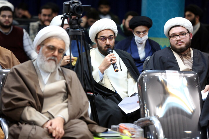 تصاویر/ هم اندیشی اساتید و طلاب با آیت الله اعرافی