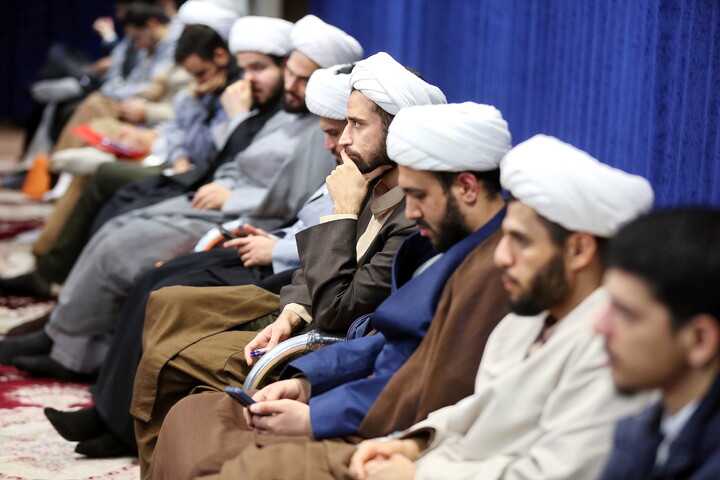 تصاویر/ هم اندیشی اساتید و طلاب با آیت الله اعرافی