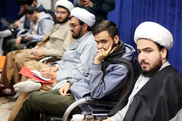 تصاویر/ هم اندیشی اساتید و طلاب با آیت الله اعرافی