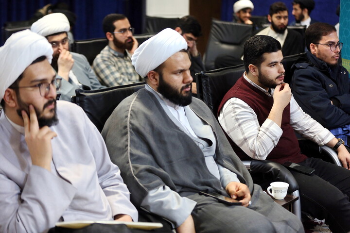 تصاویر/ هم اندیشی اساتید و طلاب با آیت الله اعرافی