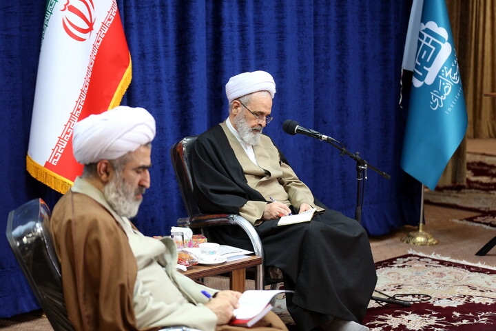 تصاویر/ هم اندیشی اساتید و طلاب با آیت الله اعرافی