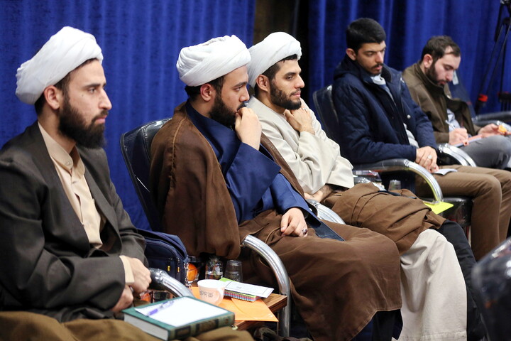 تصاویر/ هم اندیشی اساتید و طلاب با آیت الله اعرافی