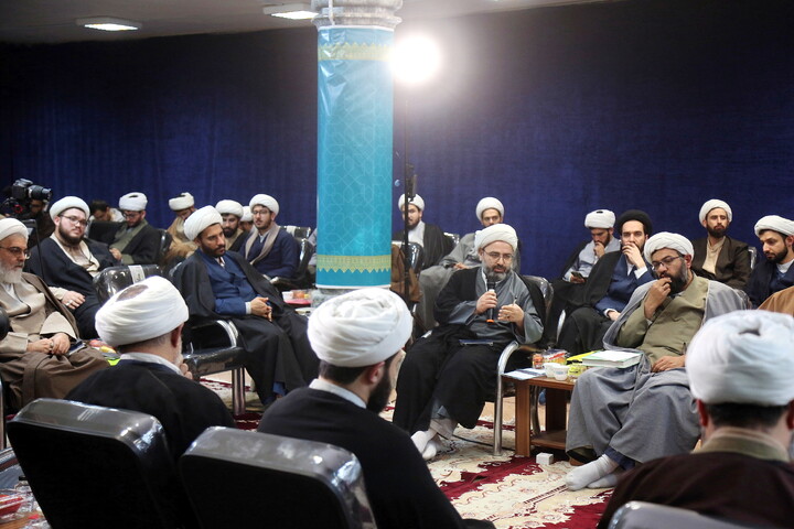 تصاویر/ هم اندیشی اساتید و طلاب با آیت الله اعرافی