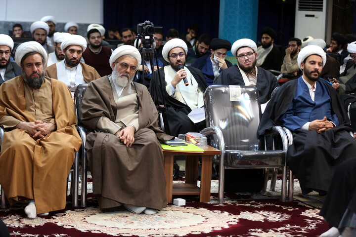 تصاویر/ هم اندیشی اساتید و طلاب با آیت الله اعرافی