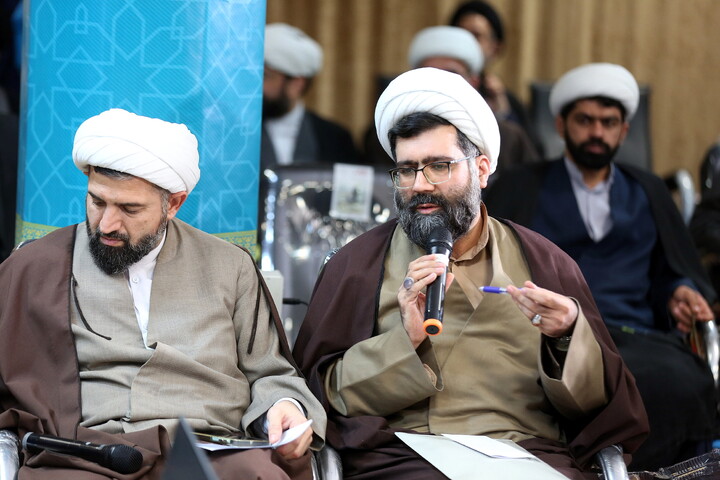 تصاویر/ هم اندیشی اساتید و طلاب با آیت الله اعرافی