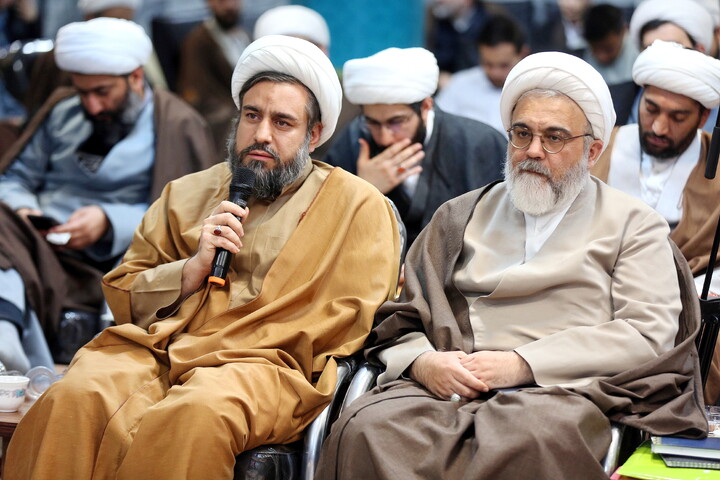 تصاویر/ هم اندیشی اساتید و طلاب با آیت الله اعرافی