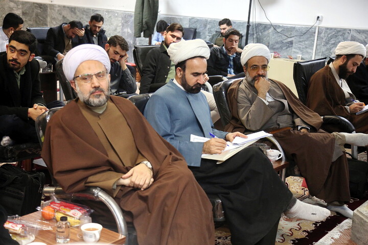 تصاویر/ هم اندیشی اساتید و طلاب با آیت الله اعرافی