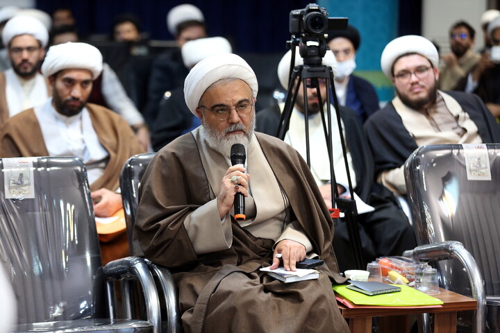 تصاویر/ هم اندیشی اساتید و طلاب با آیت الله اعرافی