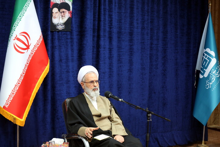 تصاویر/ هم اندیشی اساتید و طلاب با آیت الله اعرافی