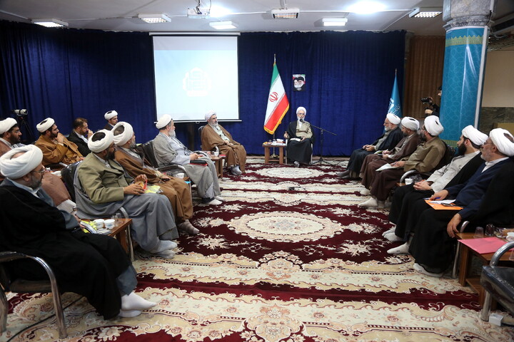 تصاویر/ هم اندیشی اساتید و طلاب با آیت الله اعرافی