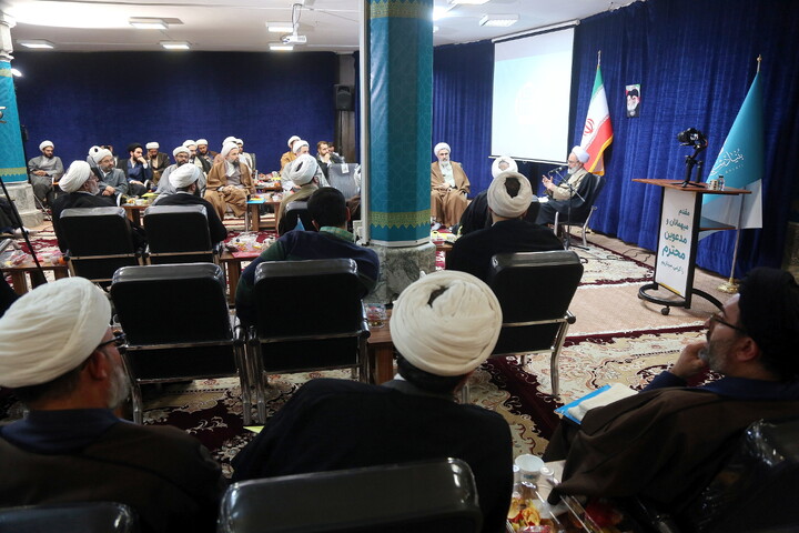 تصاویر/ هم اندیشی اساتید و طلاب با آیت الله اعرافی