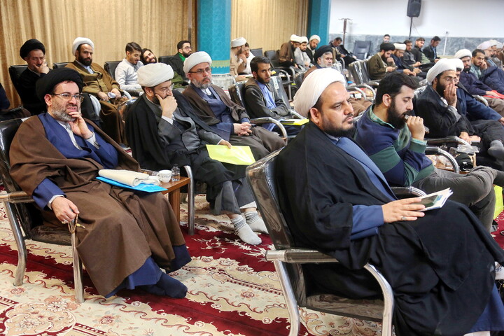 تصاویر/ هم اندیشی اساتید و طلاب با آیت الله اعرافی