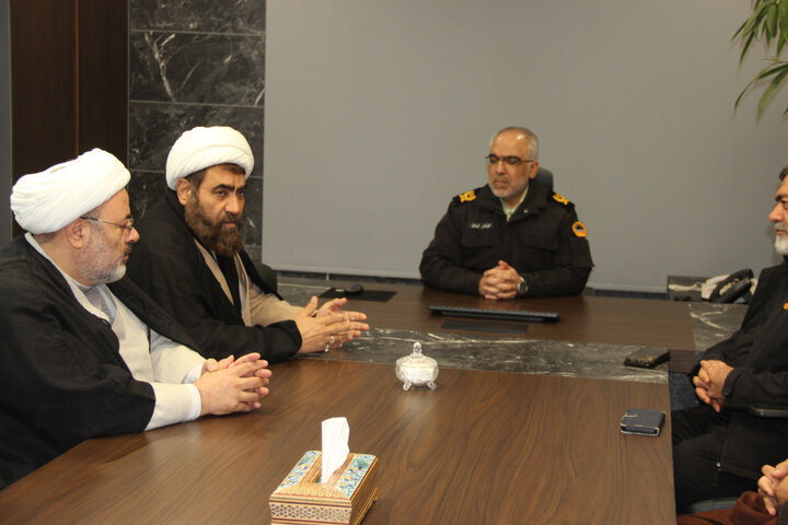 تصاویر / دیدار مدیر حوزه علمیه استان قزوین با فرمانده نیروی انتظامی استان قزوین