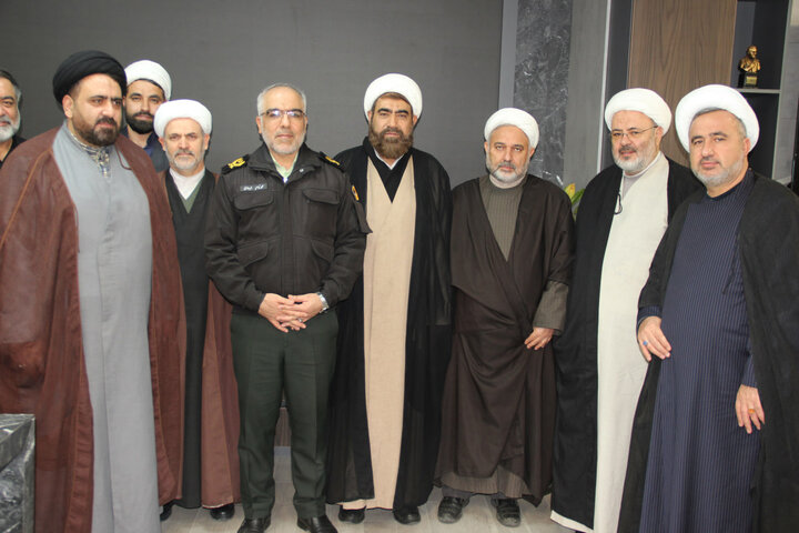 تصاویر / دیدار مدیر حوزه علمیه استان قزوین با فرمانده نیروی انتظامی استان قزوین