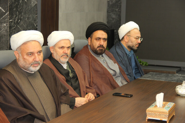 تصاویر / دیدار مدیر حوزه علمیه استان قزوین با فرمانده نیروی انتظامی استان قزوین