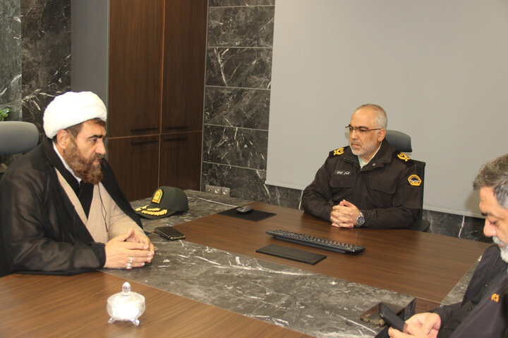 تصاویر / دیدار مدیر حوزه علمیه استان قزوین با فرمانده نیروی انتظامی استان قزوین