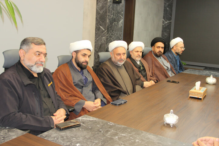 تصاویر / دیدار مدیر حوزه علمیه استان قزوین با فرمانده نیروی انتظامی استان قزوین