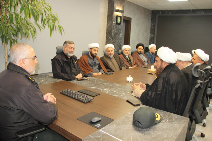 تصاویر / دیدار مدیر حوزه علمیه استان قزوین با فرمانده نیروی انتظامی استان قزوین