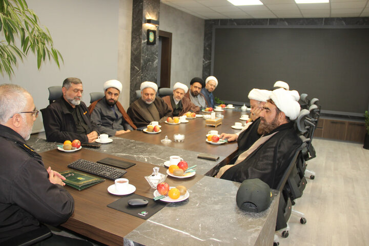 تصاویر / دیدار مدیر حوزه علمیه استان قزوین با فرمانده نیروی انتظامی استان قزوین