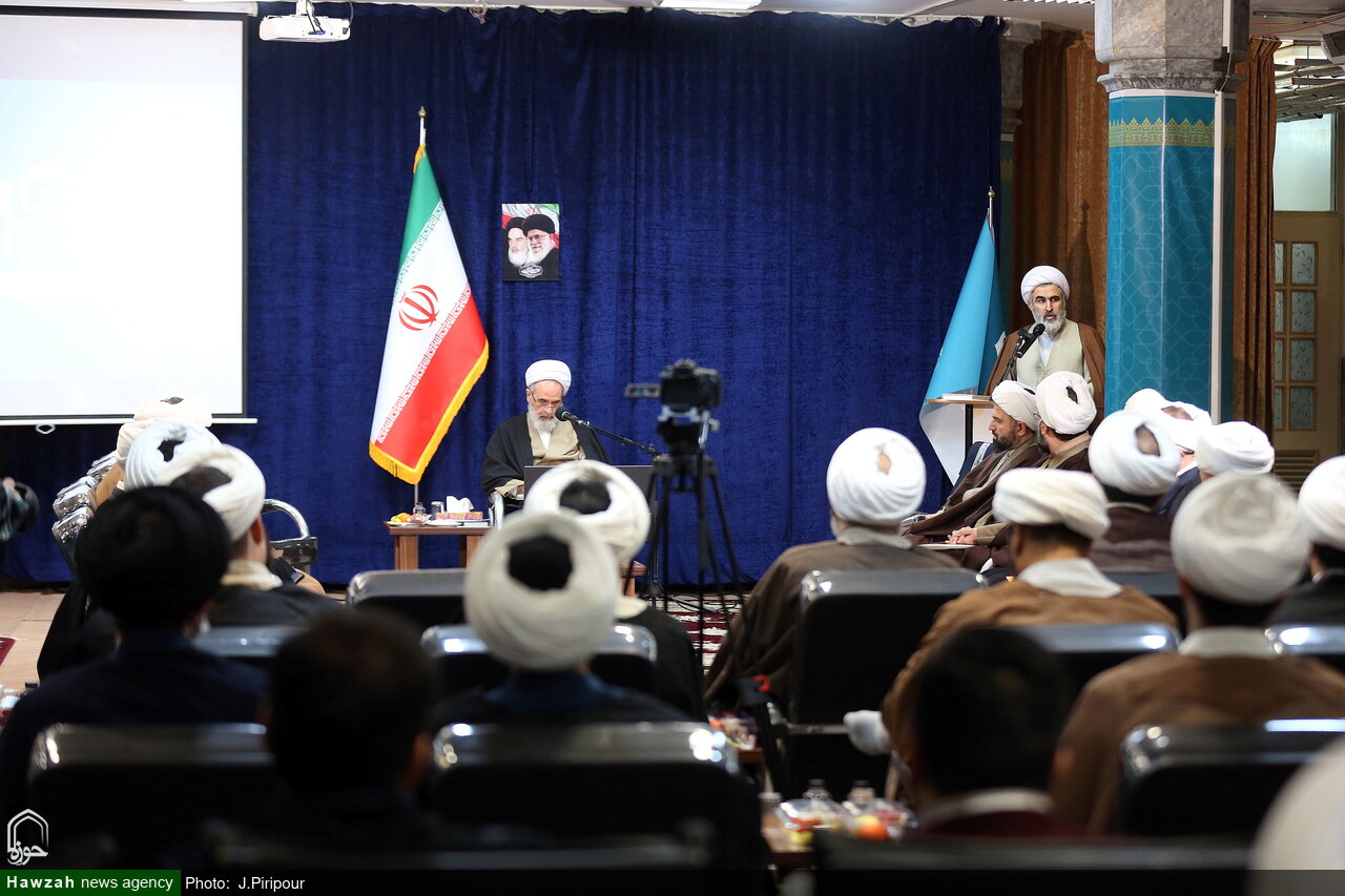 نشست اساتید و طلاب گروه‌های حل مسأله و استعدادهای برتر با آیت‌الله اعرافی + عکس