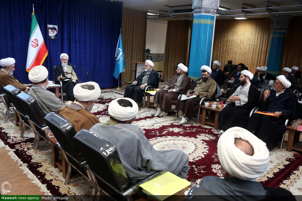 Революционная семинария мужественно, разумно и мудро готовит себя к трудным будущим временам