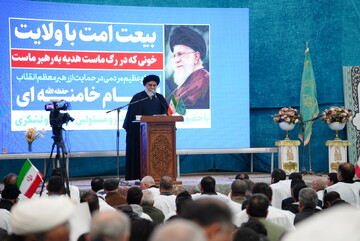 ملت ایران در دفاع از رهبر انقلاب تا پای جان ایستاده است / آزادگان جهان، توهین‌کننده به ولایت را رها نخواهند کرد