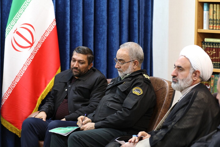 تصاویر/ دیدار فرمانده انتظامی استان قم با آیت الله اعرافی