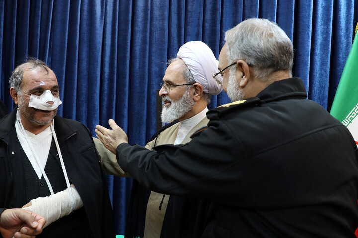 تصاویر/ دیدار فرمانده انتظامی استان قم با آیت الله اعرافی