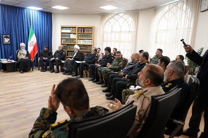 تصاویر/ دیدار فرمانده انتظامی استان قم با آیت الله اعرافی