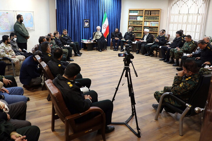 تصاویر/ دیدار فرمانده انتظامی استان قم با آیت الله اعرافی