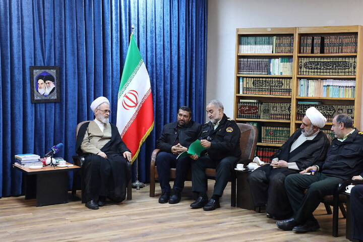 تصاویر/ دیدار فرمانده انتظامی استان قم با آیت الله اعرافی