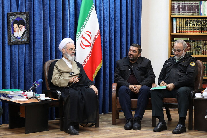 تصاویر/ دیدار فرمانده انتظامی استان قم با آیت الله اعرافی