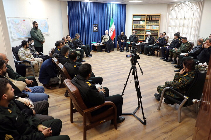 تصاویر/ دیدار فرمانده انتظامی استان قم با آیت الله اعرافی