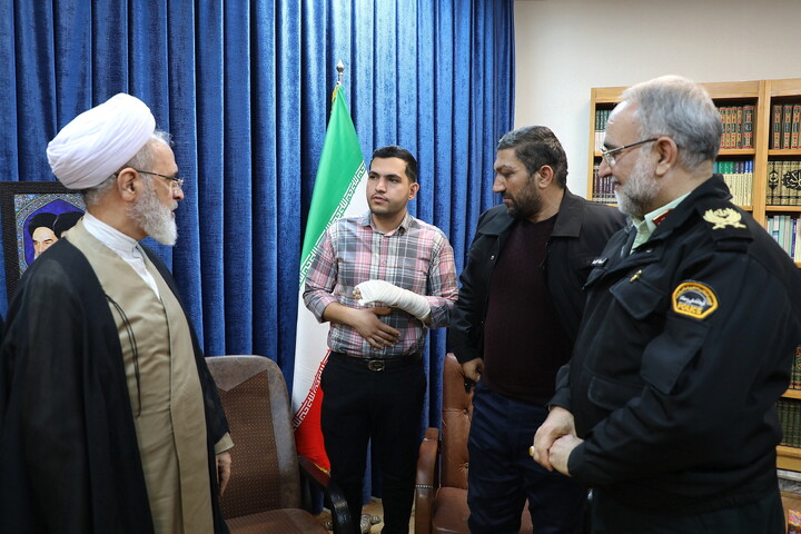 تصاویر/ دیدار فرمانده انتظامی استان قم با آیت الله اعرافی