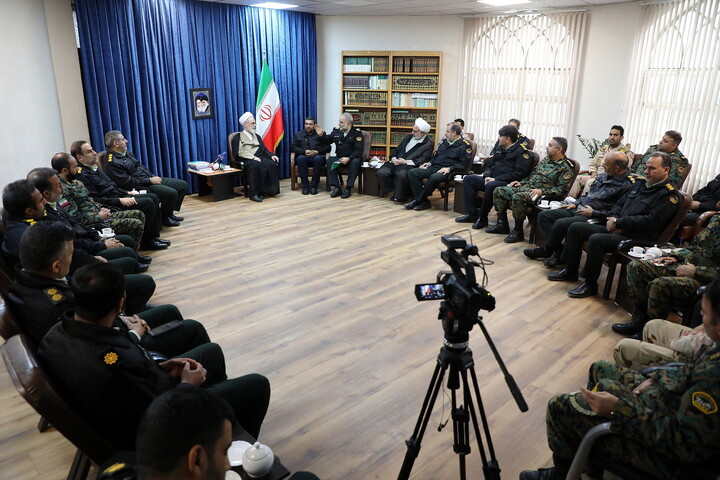 تصاویر/ دیدار فرمانده انتظامی استان قم با آیت الله اعرافی