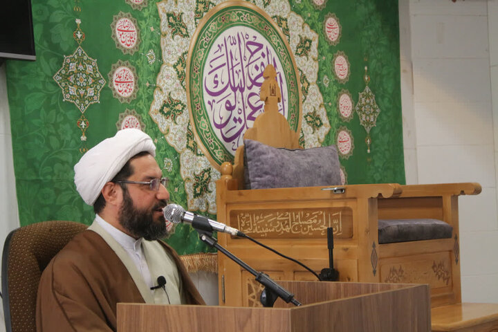 تصاویر اولین جلسه از سلسله جلسات مقتل‌شناسی حجة‌الاسلام شکیبا با حضور طلاب مدرسه‌علمیه‌امام مهدی(عج)