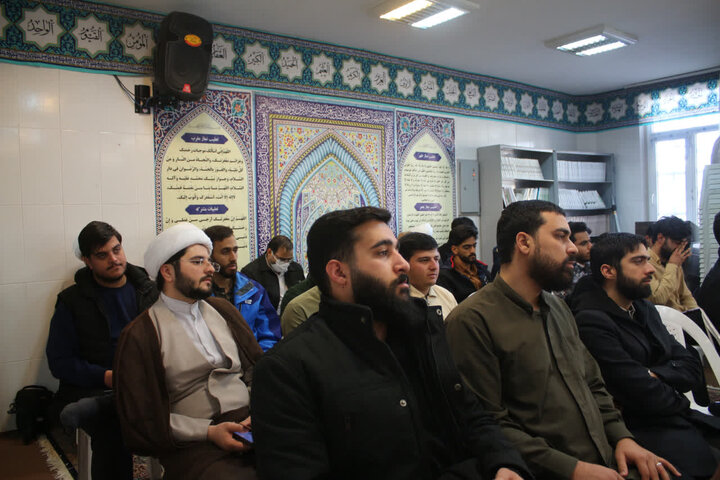 تصاویر اولین جلسه از سلسله جلسات مقتل‌شناسی حجة‌الاسلام شکیبا با حضور طلاب مدرسه‌علمیه‌امام مهدی(عج)