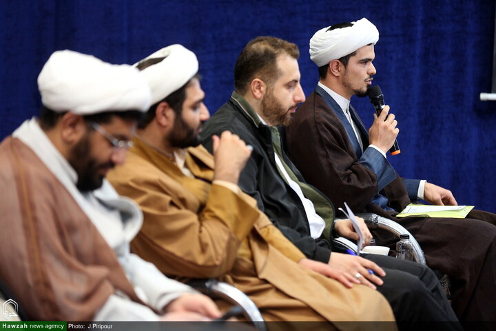 বিপ্লবী হাওজা ইলমিয়া সাহসিকতার সাথে, জ্ঞান ও প্রজ্ঞার সাথে নিজেদেরকে ভবিষ্যতের কঠিন সময়ের জন্য প্রস্তুত করছে