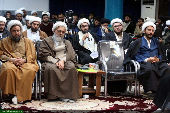 বিপ্লবী হাওজা ইলমিয়া সাহসিকতার সাথে, জ্ঞান ও প্রজ্ঞার সাথে নিজেদেরকে ভবিষ্যতের কঠিন সময়ের জন্য প্রস্তুত করছে