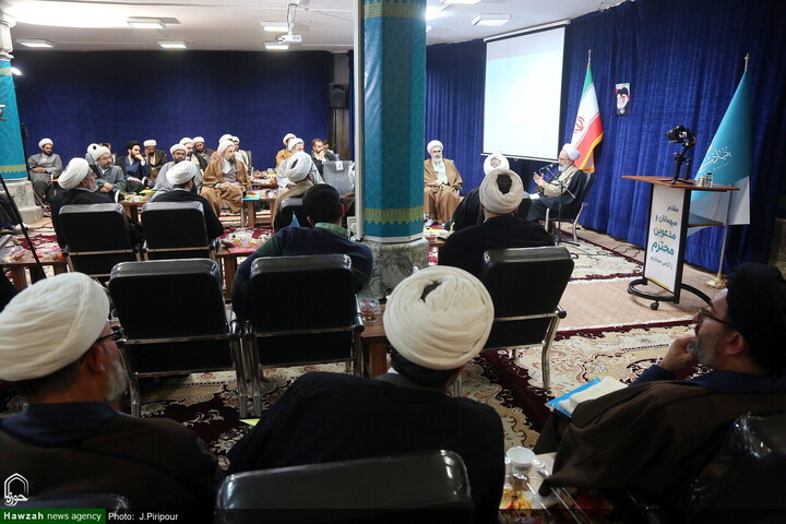 বিপ্লবী হাওজা ইলমিয়া সাহসিকতার সাথে, জ্ঞান ও প্রজ্ঞার সাথে নিজেদেরকে ভবিষ্যতের কঠিন সময়ের জন্য প্রস্তুত করছে