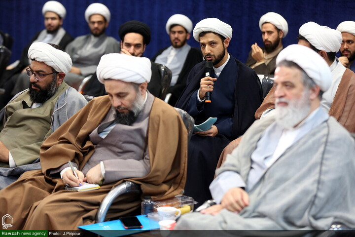 বিপ্লবী হাওজা ইলমিয়া সাহসিকতার সাথে, জ্ঞান ও প্রজ্ঞার সাথে নিজেদেরকে ভবিষ্যতের কঠিন সময়ের জন্য প্রস্তুত করছে