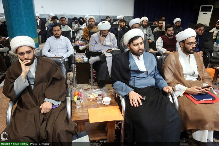 বিপ্লবী হাওজা ইলমিয়া সাহসিকতার সাথে, জ্ঞান ও প্রজ্ঞার সাথে নিজেদেরকে ভবিষ্যতের কঠিন সময়ের জন্য প্রস্তুত করছে